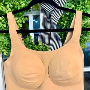 Evelyn & Bobbie Structured Scoop Bra XL NWT